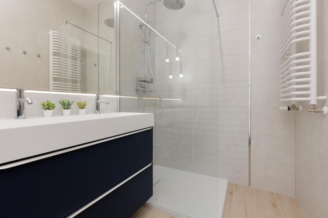 Apartment Avenue Solidarnosci On Wola By Noclegi Renters Varsovie Extérieur photo